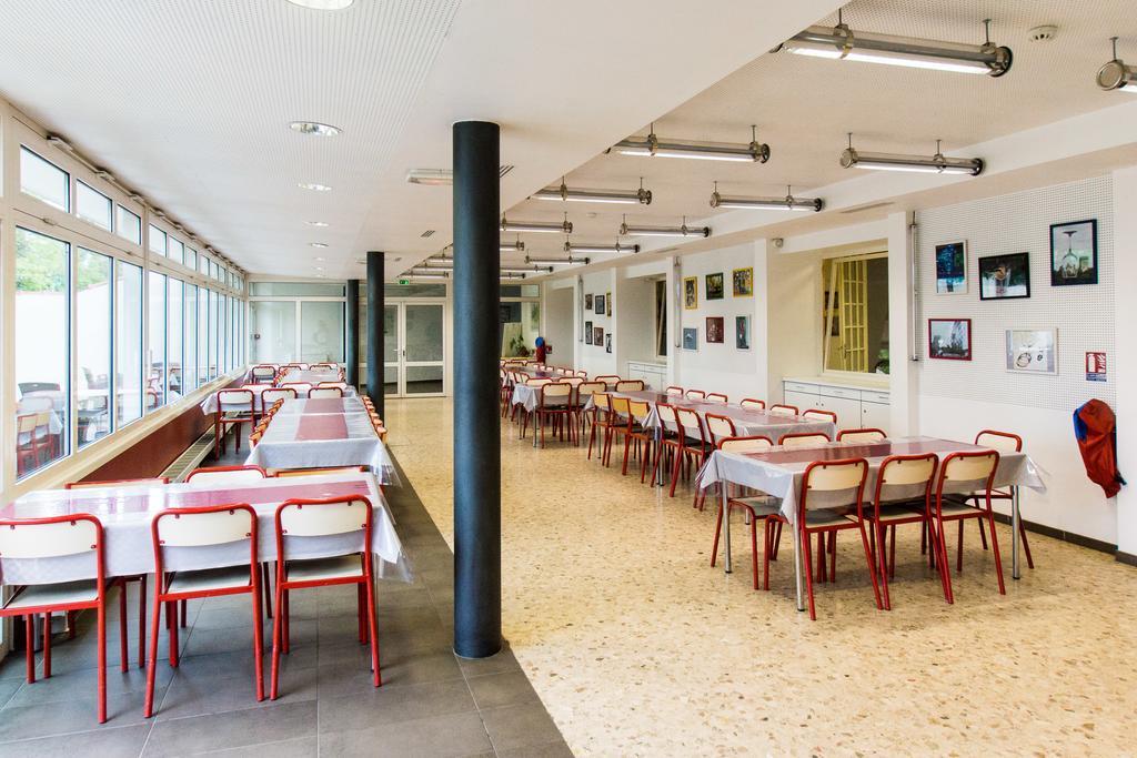 Ymca Villeneuve Les Avignon Hotel Exterior photo